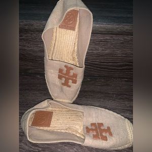 Tory Burch size 6.5 .Gold / tan color .